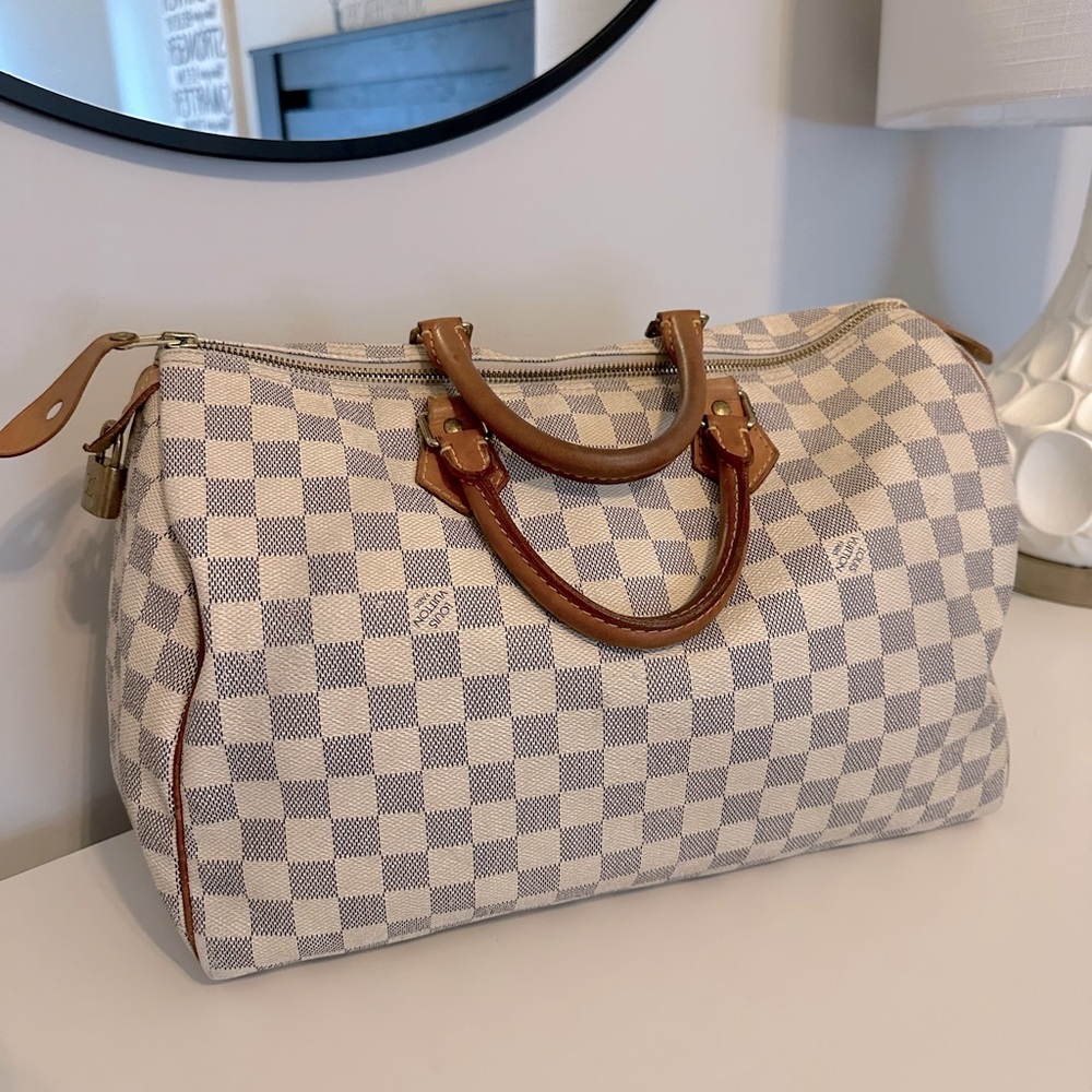 LOUIS VUITTON
Damier Azur Speedy 35